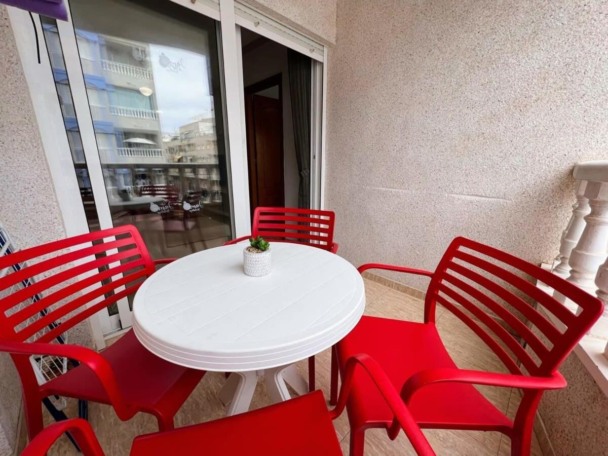 Welcoming Seafront Apartment Tv15 Torrevieja Kültér fotó